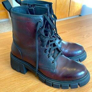 Women’s Chelsea’s Boots Size 8